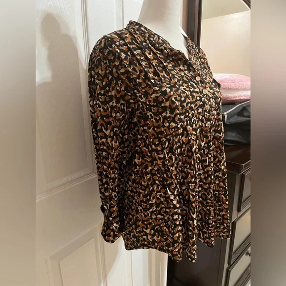 (26) Cocomo Petite Blouse with Black and Brown Pattern - Picture 15 of 15